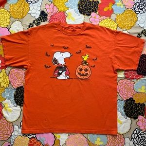 Vintage Snoopy and Woodstock Peanuts halloween tee